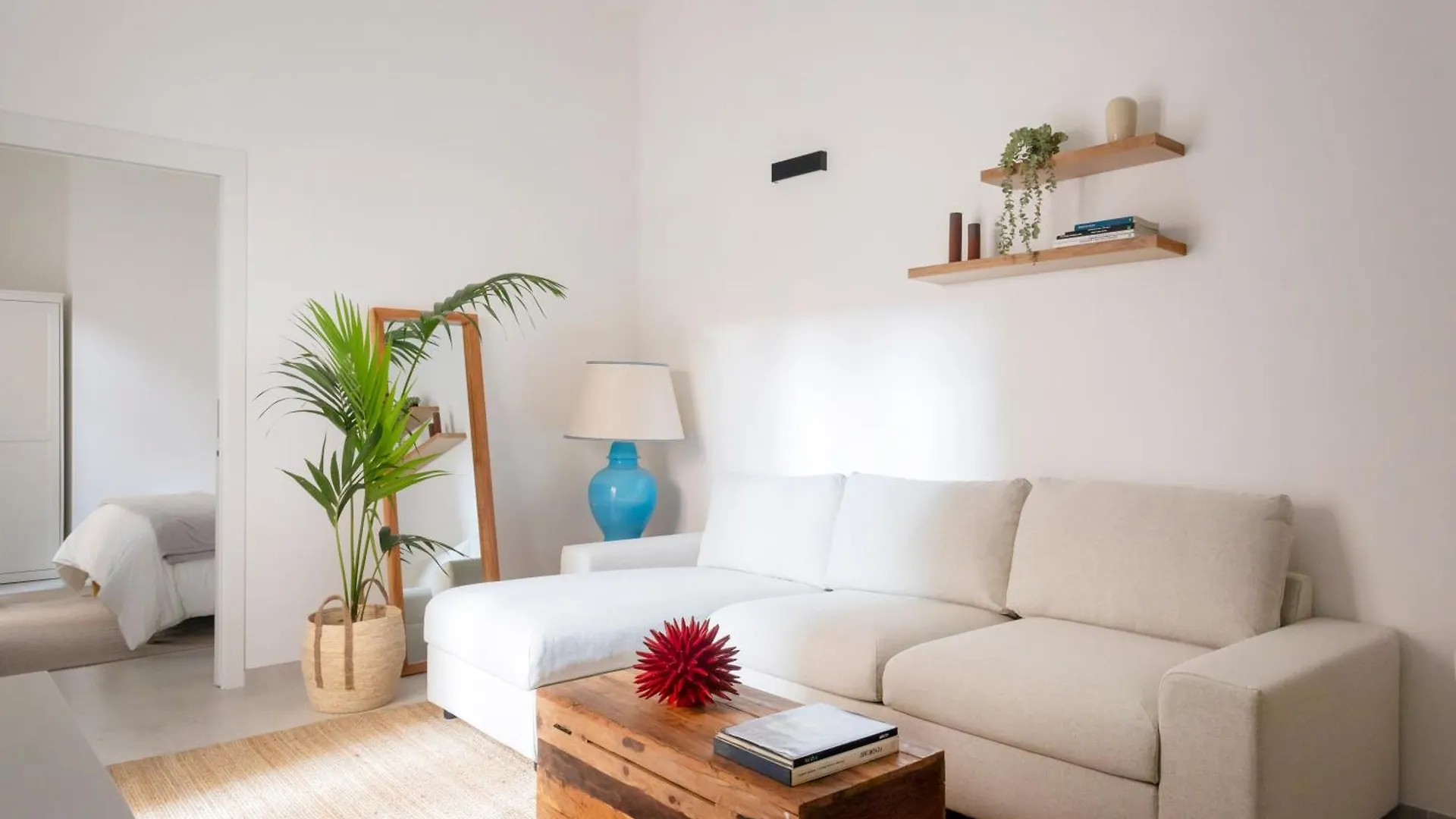 With Love, Apartment 4 Palermo 0*,  Italien
