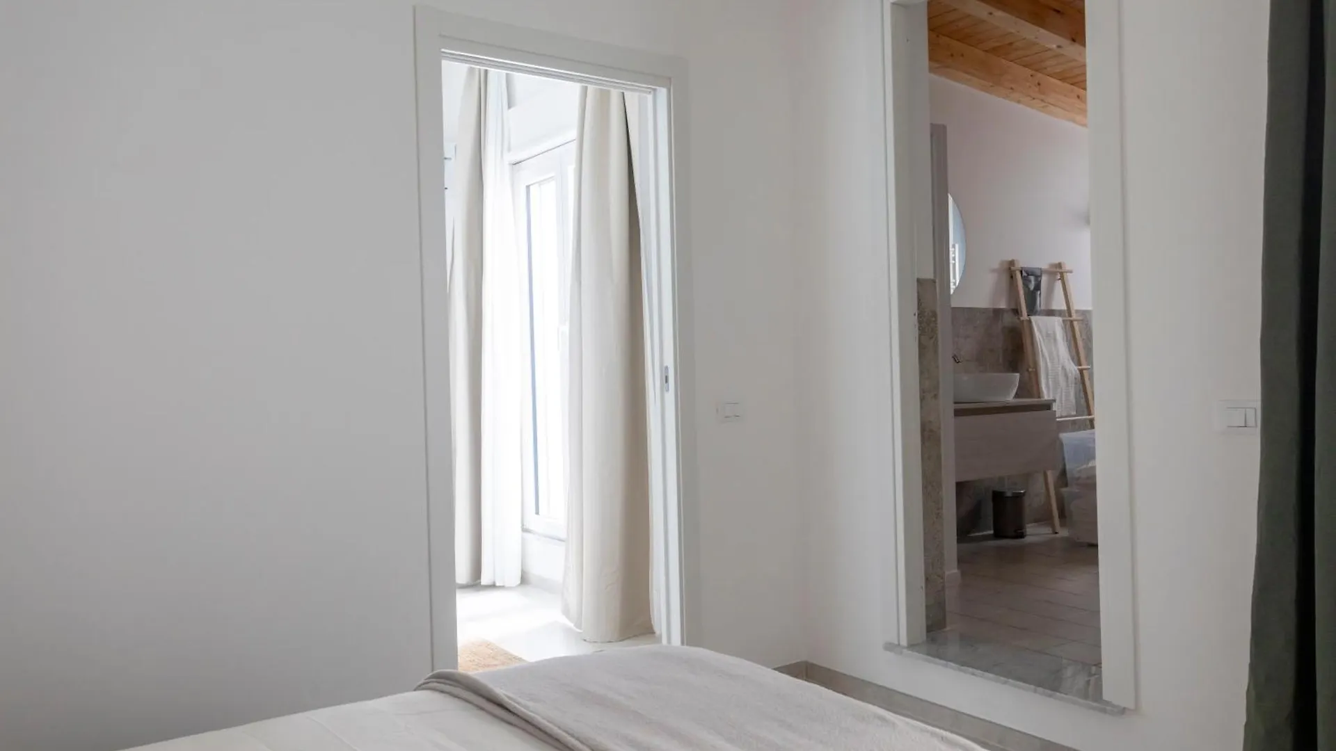With Love, Apartment 4 Palerme