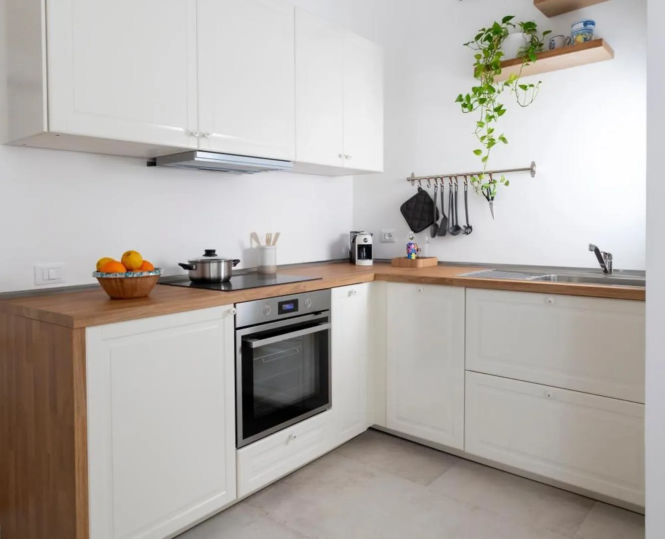 With Love, Apartment 4 Palerme 0*,  Italie